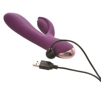 Climaximum L’Amour Couples Vibrator Kit Showing Where Charger is Placed on Rabbit Vibrator