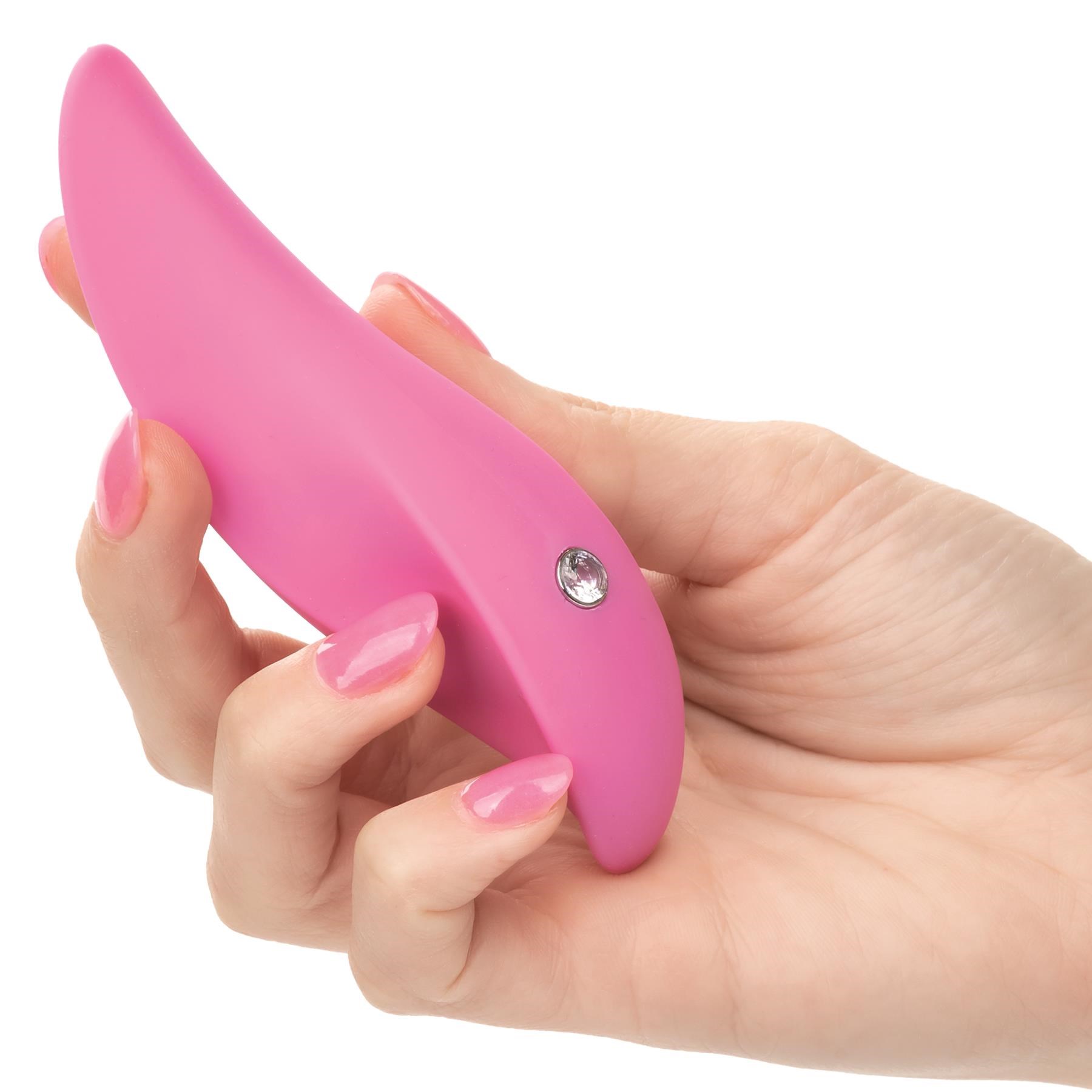 Luvmor Foreplay Finger Vibrator - Hand Shot to Show Size