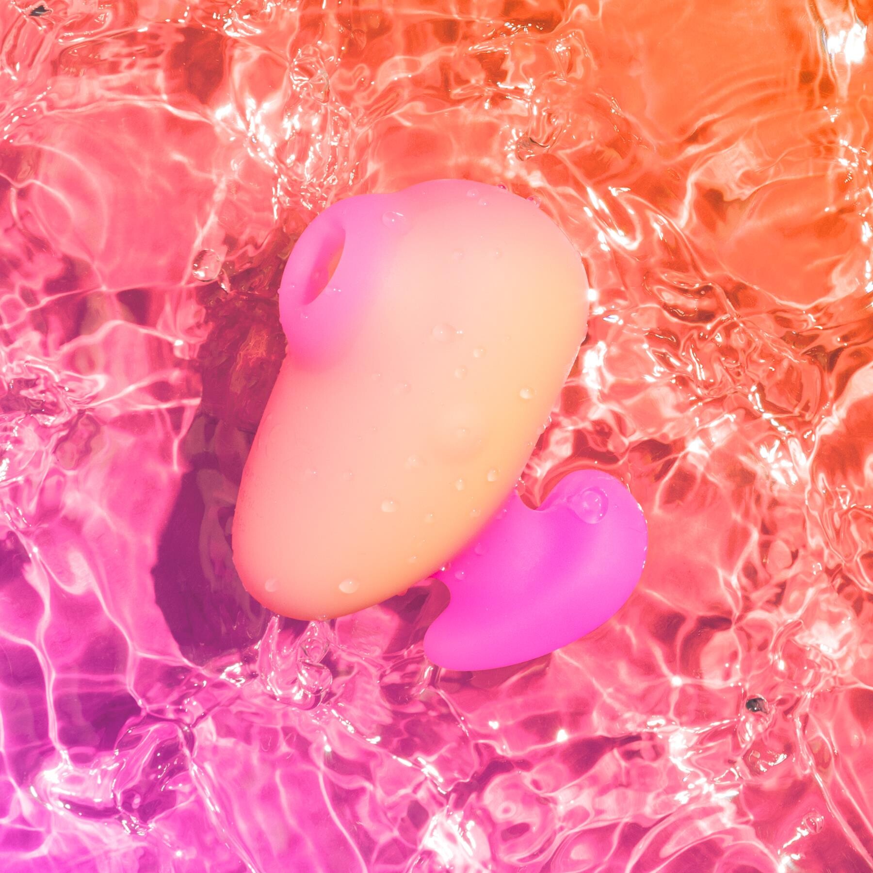 Romp Kiss Pleasure Air Clitoral Stimulator WITH BACKGROUND