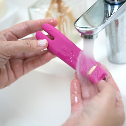 Crave Duet Flex Vibrator pink in water 1
