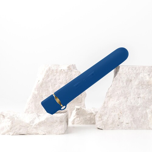 Crave Flex Vibrator blue lifestyle