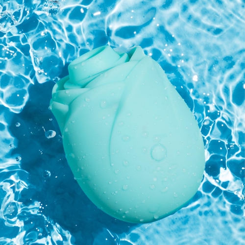 Romp Rose Glow in water
