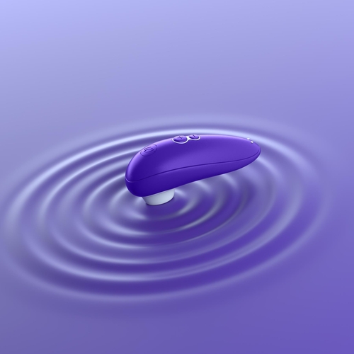 Womanizer Starlet 3 Clitoral Stimulator - blue showing its waterproof