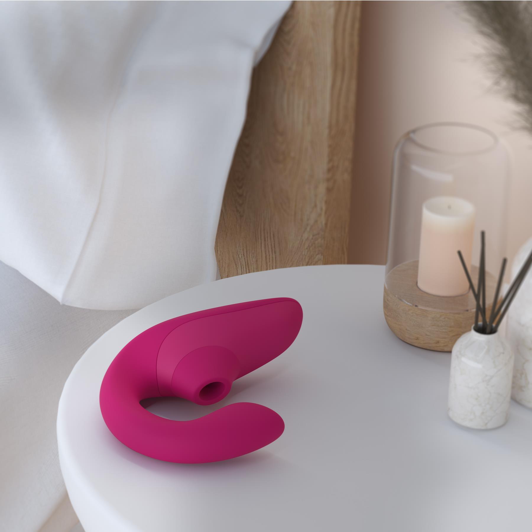 Womanizer Blend Pleasure Air Clitoral Stimulator color pink lifestyle view
