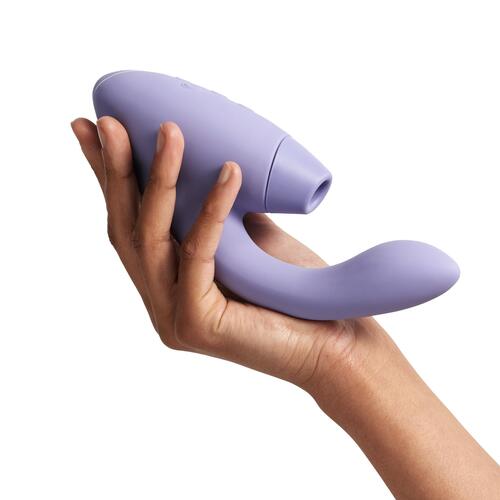 Womanizer Duo 2 Dual Stimulator  color purple in hand