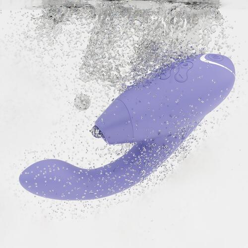 Womanizer Duo 2 Dual Stimulator  color purple in water