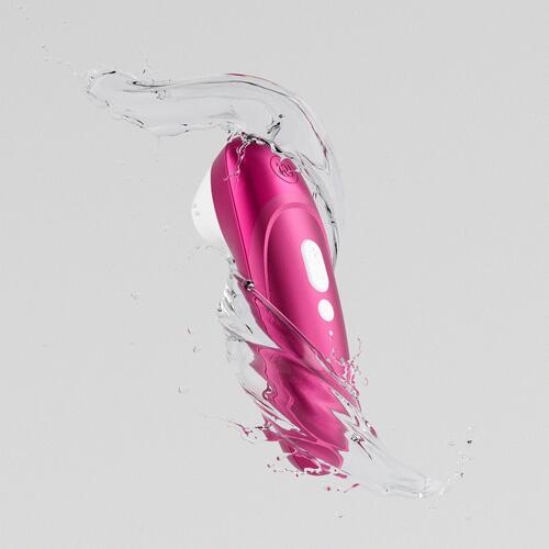 Womanizer Pleasure Air Pro color pink in water