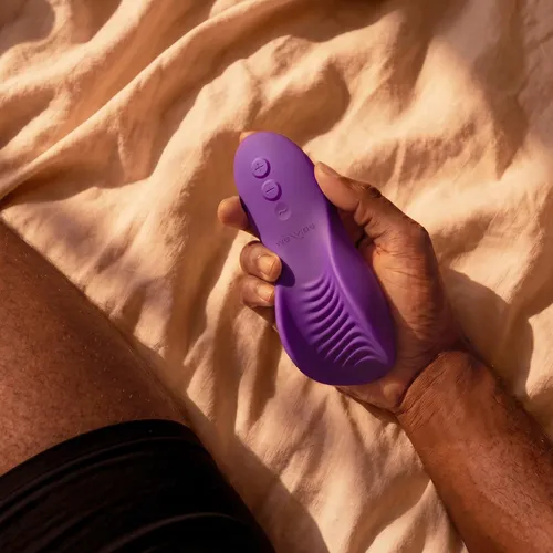h Couples Grinding Vibrator in model hand